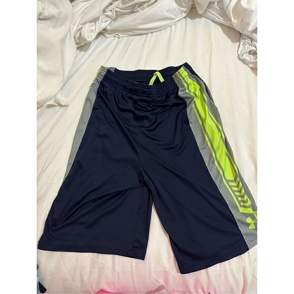 Under Armour boys sports shorts size YXL - Picture 1 of 3